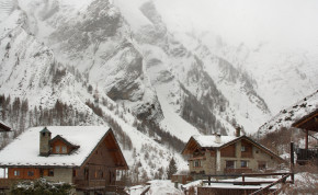 Ski Chalets in La Thuile - Image Credit:Shutterstock